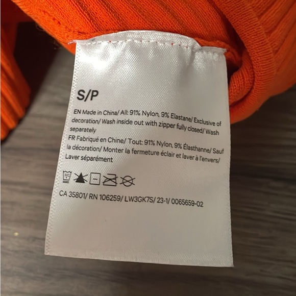 Lululemon Open Back Half-Zip Sleeveless Sweater Shirt Size Small Burnt Orange - Picture 4 of 6